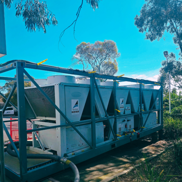 600kW air-cooled temporary chiller installed in a hospital parking area, providing emergency cooling to maintain critical medical operations.